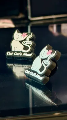 Cat Cafe Maui croc gibbet